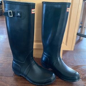 Women’s hunter boots, used. Needs buckle replaced